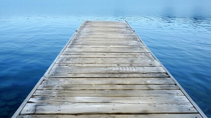 Obraz premium Wooden dock stretching out into a calm harbor with a wooden platform background