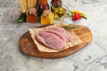 Raw turkey breast fillet steak - 779433118