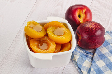 Canned peaches with sweet syrope
