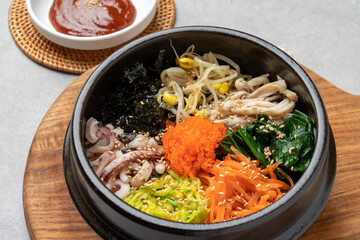 Korean food,  bibimbap, oyster rice, mara oyster chicken, braised, Yuk Rice, soy sauce, egg, fried rice, garlic, glass noodles, steamed oysters, cheese, grilled oysters, side dishes