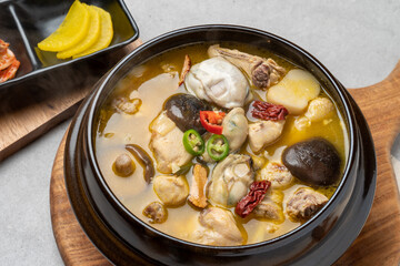 Korean food,  bibimbap, oyster rice, mara oyster chicken, braised, Yuk Rice, soy sauce, egg, fried rice, garlic, glass noodles, steamed oysters, cheese, grilled oysters, side dishes