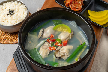 Korean food,  bibimbap, oyster rice, mara oyster chicken, braised, Yuk Rice, soy sauce, egg, fried rice, garlic, glass noodles, steamed oysters, cheese, grilled oysters, side dishes