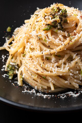 Piatto di spaghetti conditi con cavolo verza e pecorino, pasta italiana, cibo europeo  - 779497723