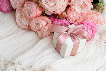 gift box with fresh rose and rununculus bouquet