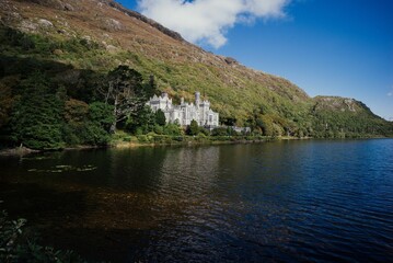 Fototapeta na wymiar Kylemore abbey in the region of Galway in Connemara national park, Ireland