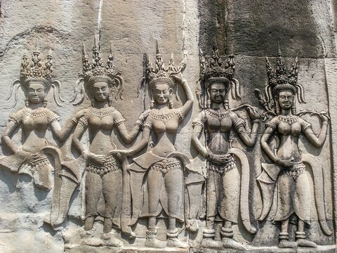 Image of women that are pictured on a stone in Angkor Wat, Cambodia