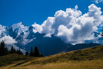Obraz premium Landscape of rocks in the Le Prarion mountains on a sunny day in Les Houches, France