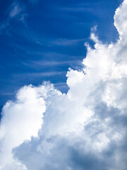 Obraz premium Clear blue sky with clouds