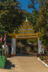 Obraz premium A white archway with gold trim and a red and white banner hanging from it