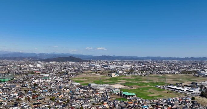 空撮 - 群馬県 太田市 市街地 日本の都市風景 観光 ビジネス 左ドリー