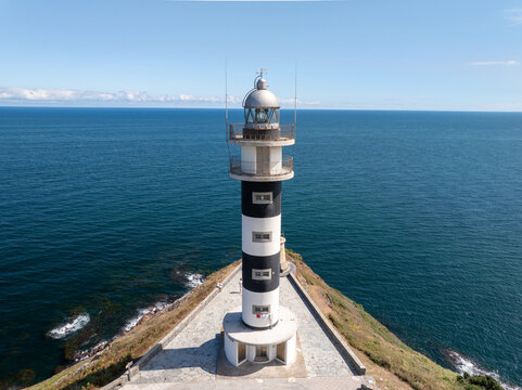 Faro del Cabo de San Agustin en Ortiguera