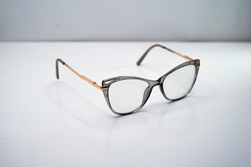 These reading glasses are equipped with an attractive frame so they look more beautiful