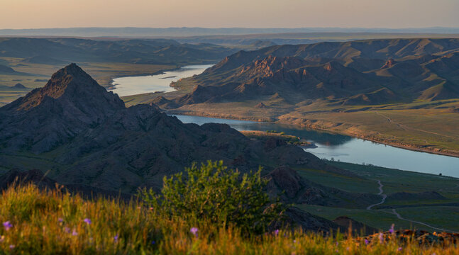 One of the largest rivers in Kazakhstan is the Ili, flowing in the southeast of Kazakhstan and flowing into Lake Balkhash