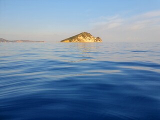 Marathonisi Schildkröteninsel Zakynthos Meereslandschaft im Sonnenuntergang mit Insel