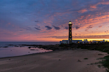 Fototapeta premium faro en la cosata al atardecer