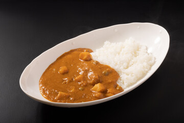 じゃがいもとグリーンピースのカレー（アルマタール）