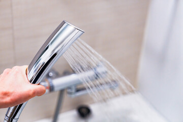 ユニットバス の シャワーヘッド 【 水道代 の イメージ 】