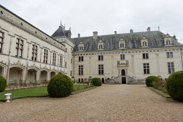 Cour et aile sud du château renaissance de Brézé - Maine-et-Loire - France - obrazy, fototapety, plakaty