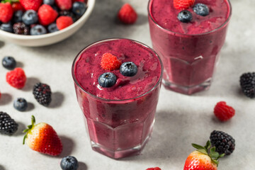 Healthy Refreshing Mixed Berry Breakfast Smoothie - 779822503