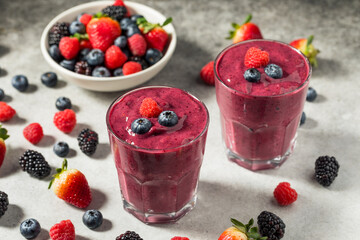 Healthy Refreshing Mixed Berry Breakfast Smoothie - 779822538
