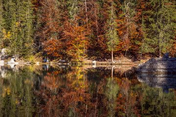 Fototapeta premium Le lac Vert en automne, Passy, Haute-Savoie