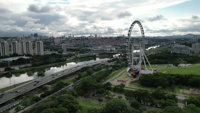 Roda Gigante Rico Atra&ccedil;&atilde;o Parque Villa Lobos S&atilde;o Paulo Brasil Vegeta&ccedil;&atilde;o Natureza Recrea&ccedil;&atilde;o Lazer Trilhas Corrida Picnic Relaxamento Fam&iacute;lias Lago Playground Esportes Atividades ao Ar Livre Paisagem