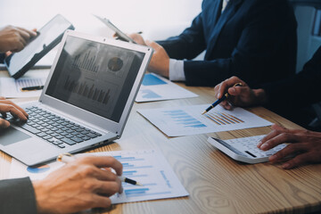Meeting to present the Finance Executive business team. Discuss meetings to plan work, investment projects, analysis strategies, and discuss financial graphs and company budgets in the office.