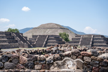 Pir&aacute;mide de la Luna en Teotihuacan