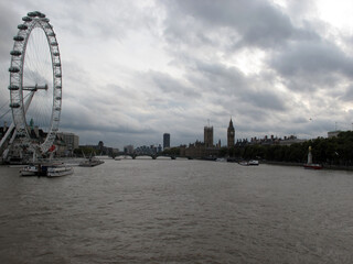 Obraz premium Thames river viewed southward from the Hungerford bridge - London - England - UK