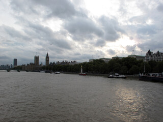 Obraz premium Thames river viewed southward from the Hungerford bridge - London - England - UK