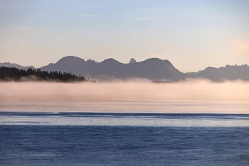 Crédence de cuisine en verre imprimé Atlantic Ocean Road Misty lake framed by mountains, creating a serene natural landscape