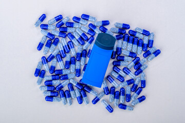 niebieskie tabletki kapsułki leki