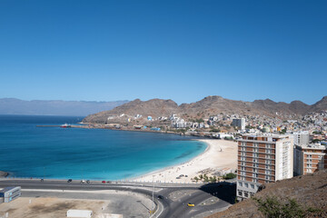 Vue du port de  la ville de Mindelo sur l'île de Saint Vincent au Cap Vert en Afrique occidentale