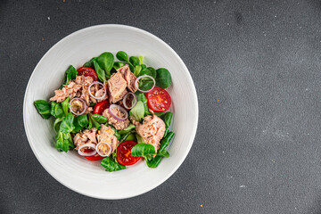 salad tuna, tomato, green leaf lettuce healthy eating cooking appetizer meal food snack on the table copy space food background rustic 