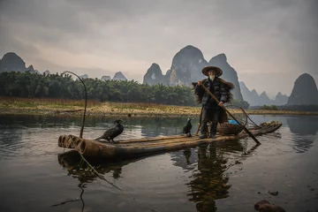 Crédence de cuisine en verre imprimé Guilin Sailing peacefully across a river, Guilin cormorant fishermen set out on river