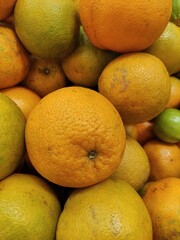 Oranges in a market, Naranjas en un mercado
