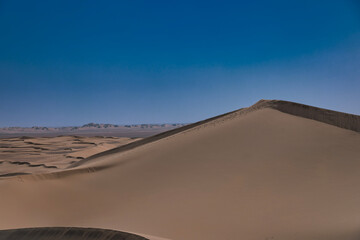 Fototapeta na wymiar A sand dune of sahara desert at Mhamid el Ghizlane in Morocco telephoto shot