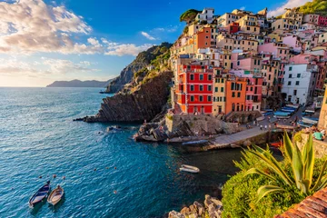 Selbstklebende Fototapeten Riomaggiore in Cinque Terre, Italy at sunset © ali