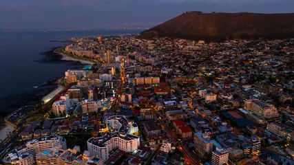 Photo sur Plexiglas Anti-reflet Plage de Camps Bay, Le Cap, Afrique du Sud aerial landscape view of area around Sea Point a district in Cape Town, South Africa with Signal Hill Mountain, during sunset 