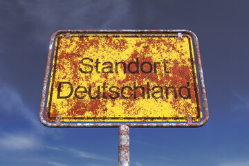 Ortsschild - Ortstafel - Standort Deutschland - Himmel - Wolken - 780251132