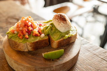 SUKE6 DINERのアボカドトースト