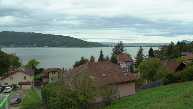 Lake Annecy is fed by many small rivers from the surrounding mountains (Ire, Eau morte, Laudon, Bornette and Biolon) and a powerful underwater source, the Boubioz