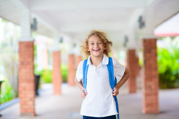 Kids back to school. Happy student with backpack. - 780406164