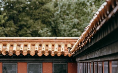 Fototapeta na wymiar Raindrops falling on the roof tiles of traditional Chinese building
