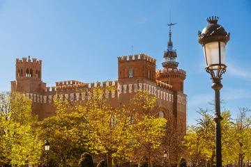 Foto auf Leinwand Das Castell dels Tres Dragons im Park La Ciutadella (Parc de La Ciutadella) in der Altstadt von Barcelona, Spanien © Robert Poorten