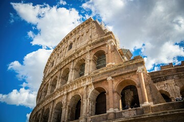 Obraz premium Colosseum and a bright blue sky on the background, low angle
