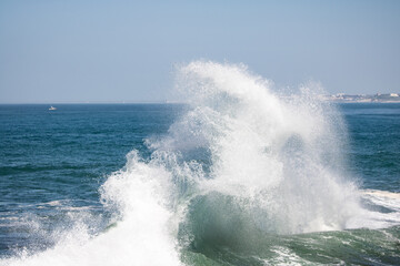 huge splash of wave 