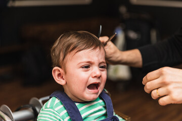 Toddler's first haircut: a challenging experience