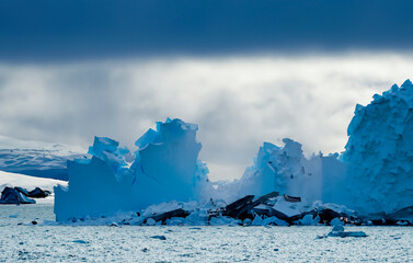 Antarktis Meer Eisberge Gebirge - 780476702