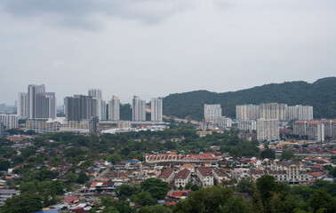 Obraz premium View from the Chinese Buddhist Temple Kek Lok Si to the City of George Town on Penang in Malaysia 